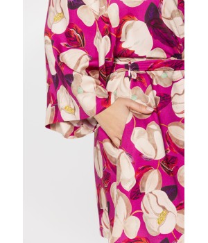 Pretty little kimono-style dressing gown in microfibre satin with magnolia print on a fuchsia or black background