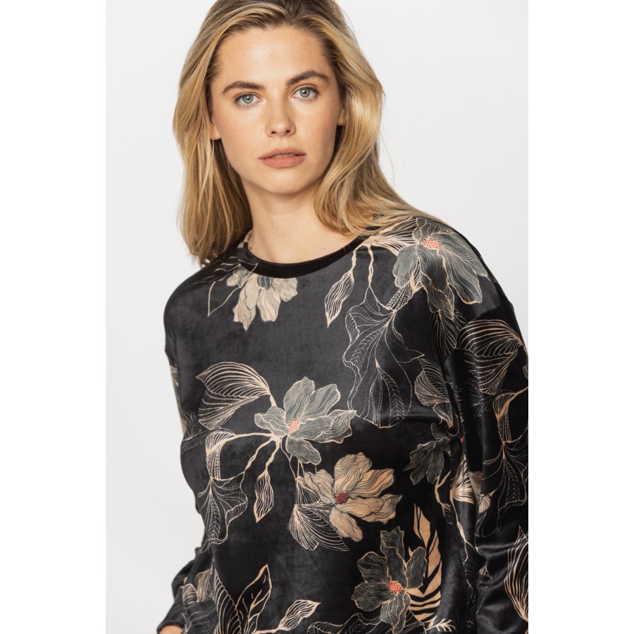 Velvet loungewear outfit printed with sketches of golden flowers on a black background