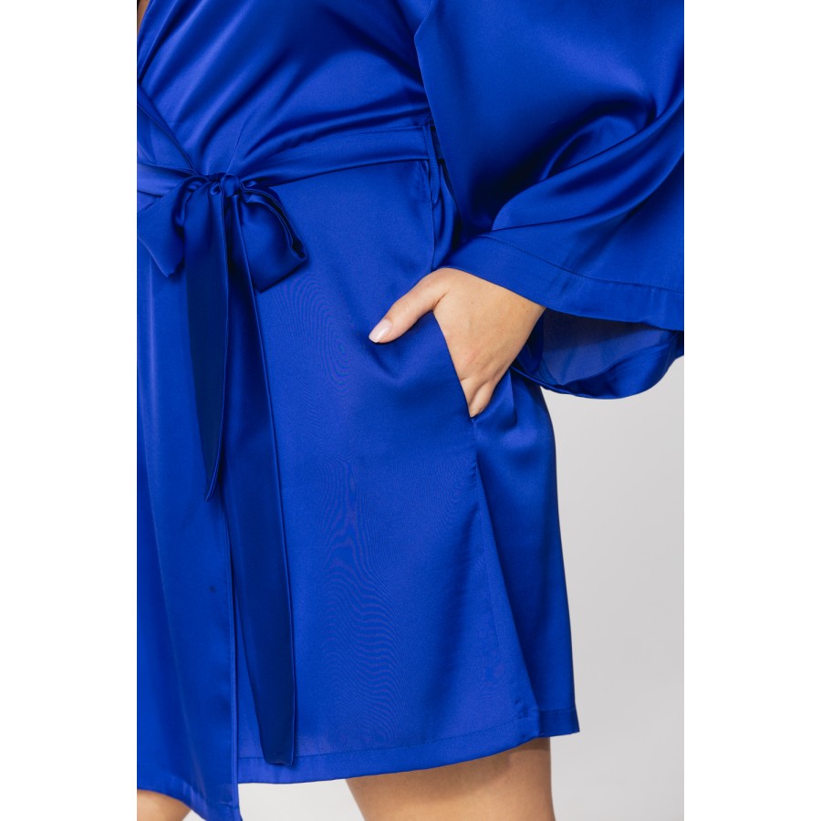 Déshabillé style kimono en satin microfibre bleu persan manches longues et amples