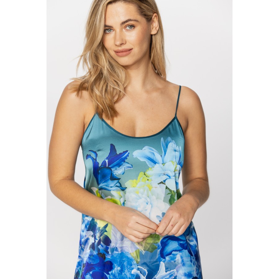 Silky satin negligee with thin straps and floral print in shades of blue and yellow