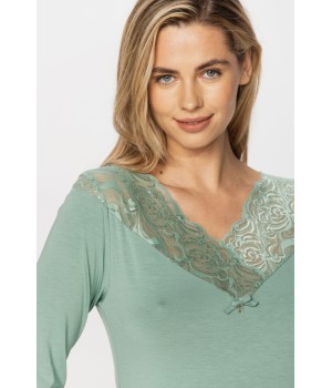 Chemise de nuit style tunique arrivant au niveau des genoux en micromodal et dentelle