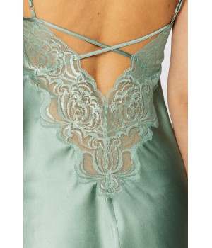 Gorgeous negligee in silk and lace with thin straps and criss-cross straps at the back