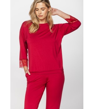 Zweiteiliger Pyjama aus rotem Micromodal, Oberteil mit ¾-Ärmeln und roter Spitze und gerade, fließende Hose