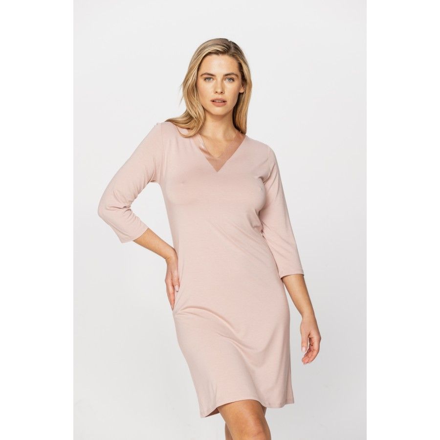 Elegantes Nachthemd aus Micromodal im Tunika-Stil mit V-Ausschnitt mit Seidenbesatz