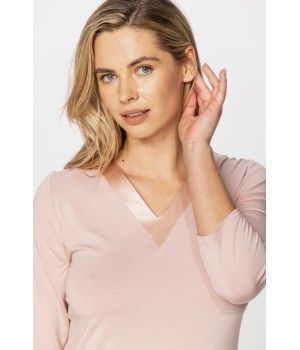 Elegantes Nachthemd aus Micromodal im Tunika-Stil mit V-Ausschnitt mit Seidenbesatz