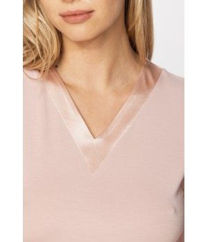 Elegantes Nachthemd aus Micromodal im Tunika-Stil mit V-Ausschnitt mit Seidenbesatz