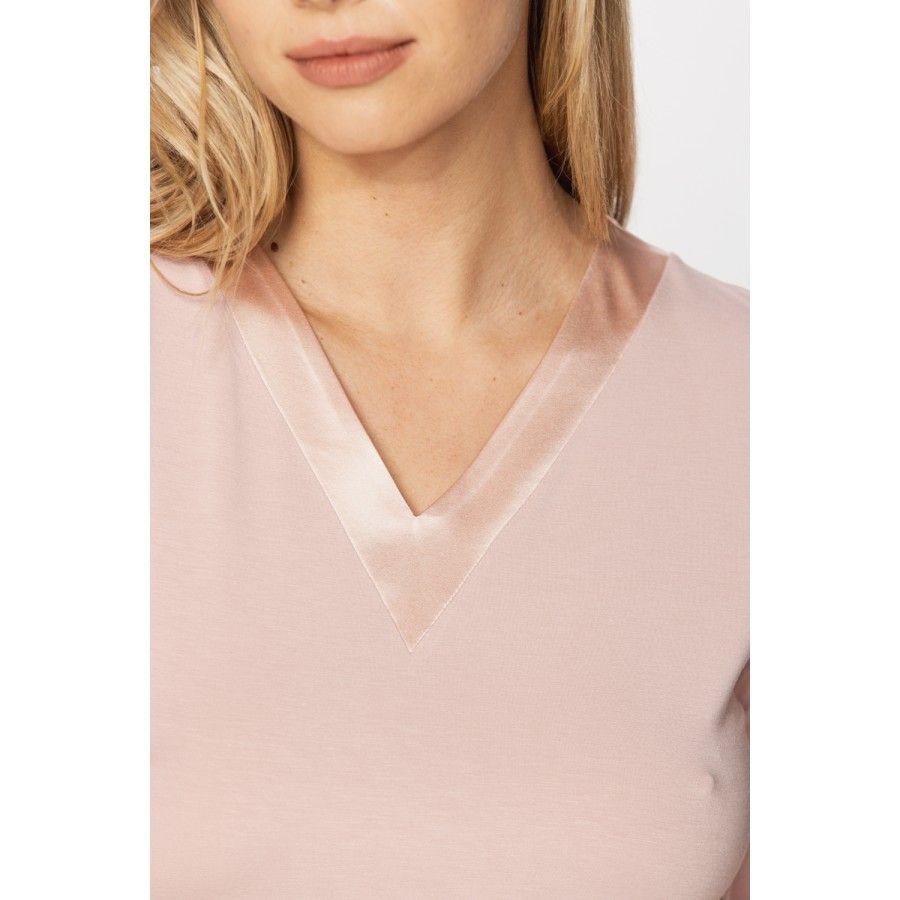 Elegant tunic-style nightshirt with V-neckline adorned with silk