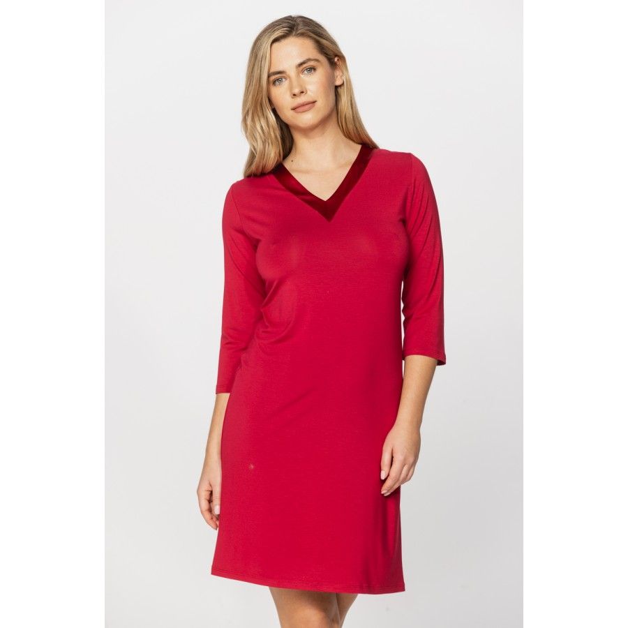 Elegante chemise de nuit style tunique en micromodal encolure en V ourlée de soie