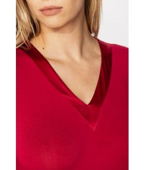 Elegantes Nachthemd aus Micromodal im Tunika-Stil mit V-Ausschnitt mit Seidenbesatz