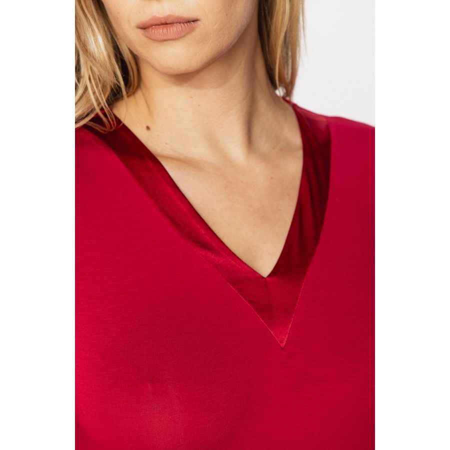 Elegantes Nachthemd aus Micromodal im Tunika-Stil mit V-Ausschnitt mit Seidenbesatz