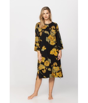 Loose-fitting micromodal nightshirt with three-quarter-length sleeves and a ginkgo leaf print on a black background