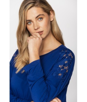 Longue et ample chemise de nuit manches longues en micromodal bleu cobalt