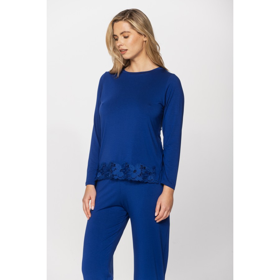 Ensemble pyjama en micromodal et dentelle bleu cobalt, haut tee-shirt long, pantalon droit