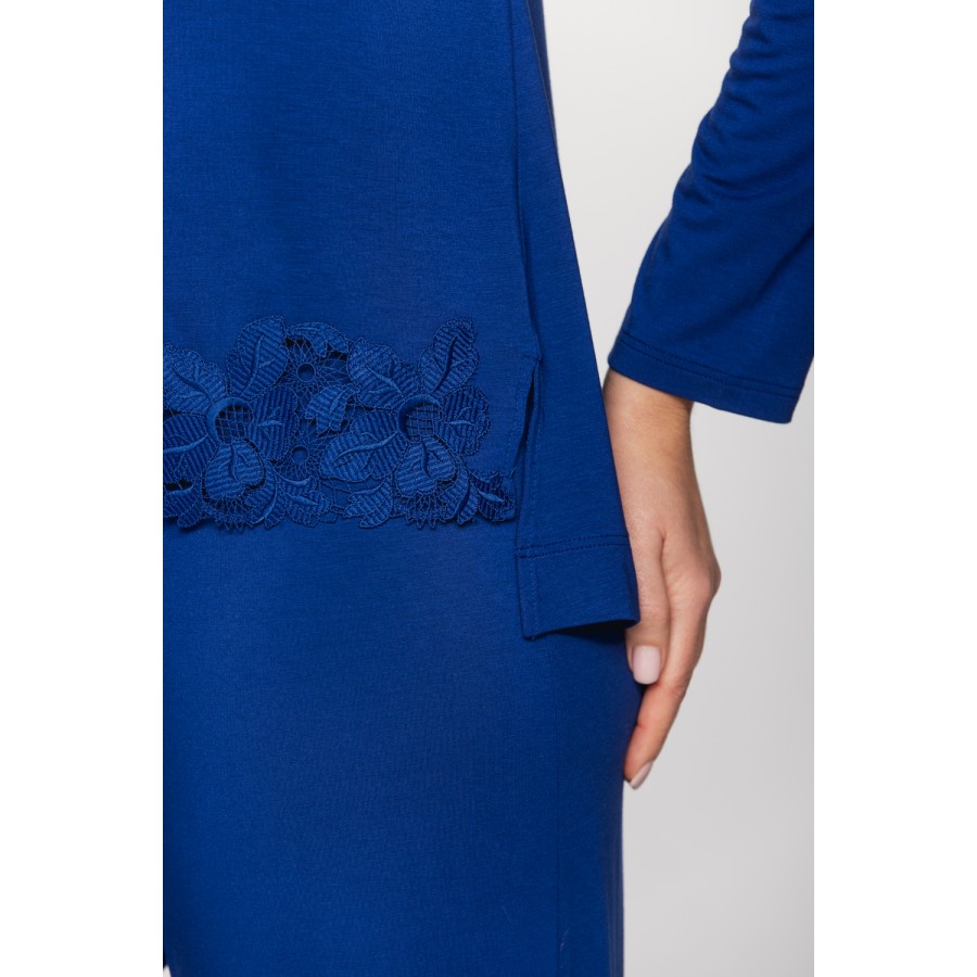 Ensemble pyjama en micromodal et dentelle bleu cobalt, haut tee-shirt long, pantalon droit