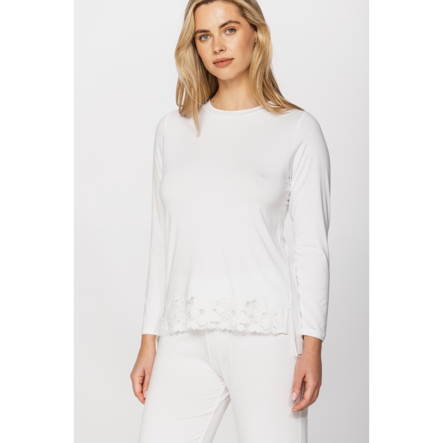 Flattering micromodal and lace pyjamas, long-sleeved T-shirt and straight-cut bottoms