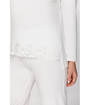 Flattering micromodal and lace pyjamas, long-sleeved T-shirt and straight-cut bottoms