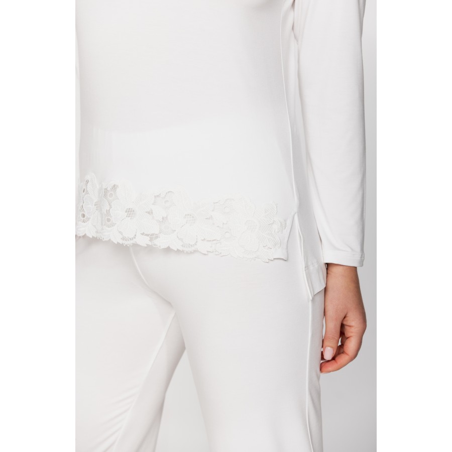 Flattering micromodal and lace pyjamas, long-sleeved T-shirt and straight-cut bottoms