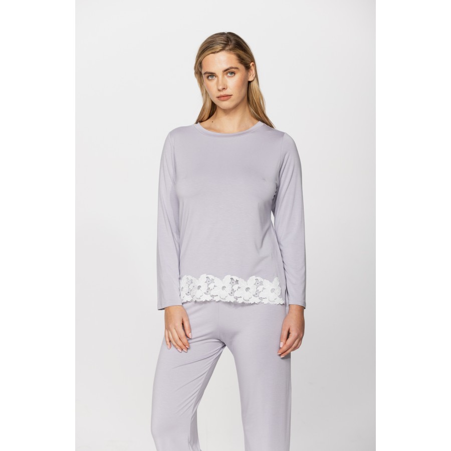 Flattering micromodal and lace pyjamas, long-sleeved T-shirt and straight-cut bottoms