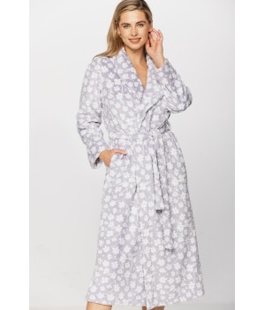 Gorgeous long bathrobe with shawl collar in warm velvet, printed with small flowers on a grey background