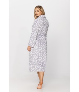 Gorgeous long bathrobe with shawl collar in warm velvet, printed with small flowers on a grey background