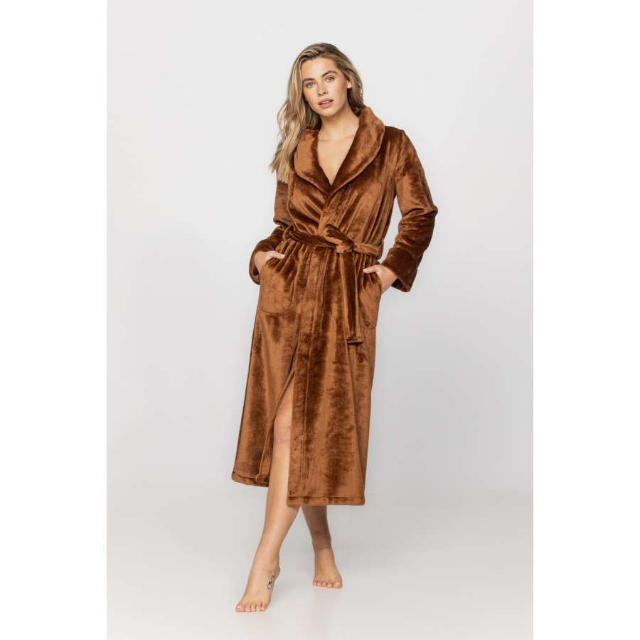 Long bathrobe in soft velvet with shawl collar and side pockets