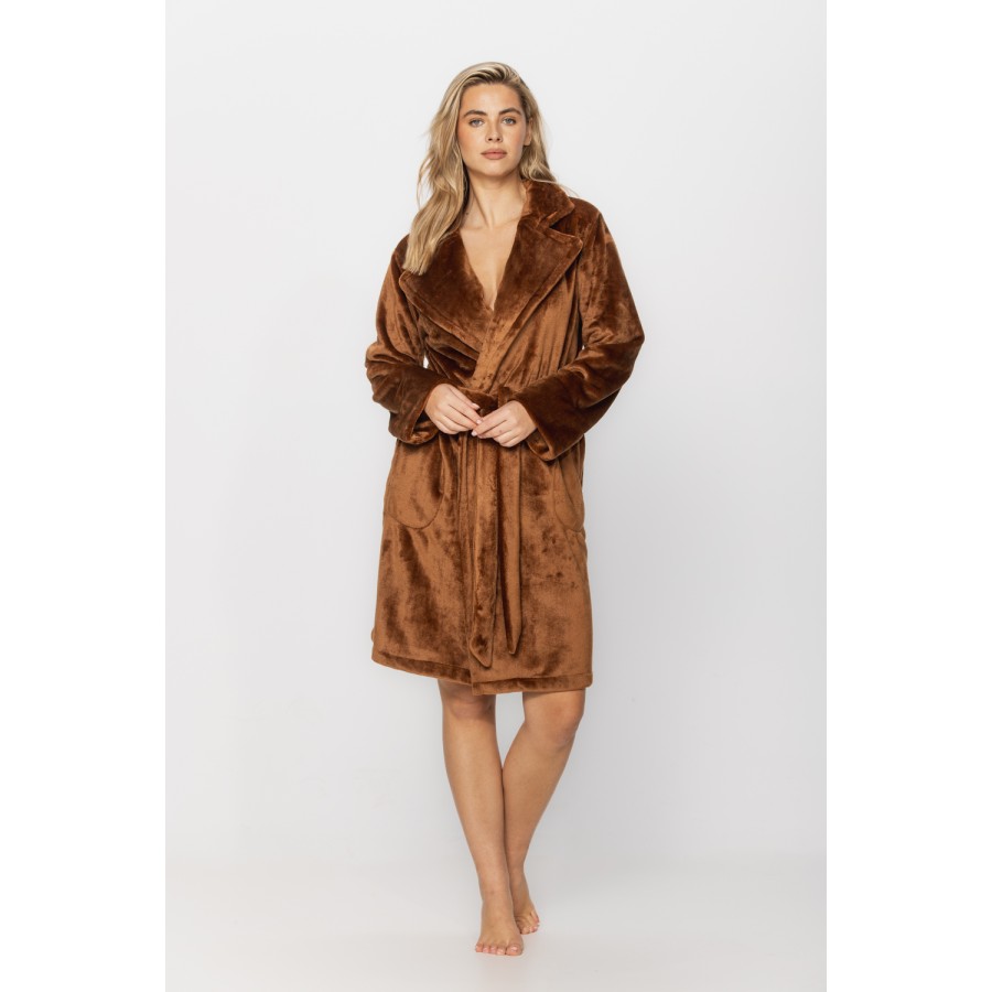 Gorgeous little knee-length dressing gown with a double-breasted collar in soft velvet