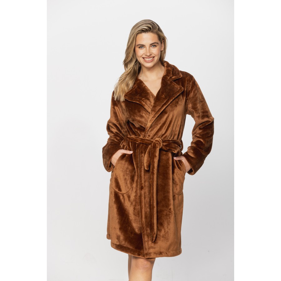 Gorgeous little knee-length dressing gown with a double-breasted collar in soft velvet