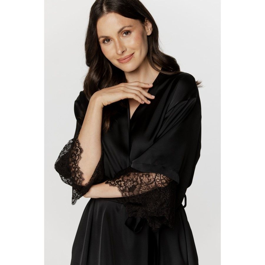 Ladies short dressing gown in soft satin, with three-quarter-length sleeves trimmed with black lace