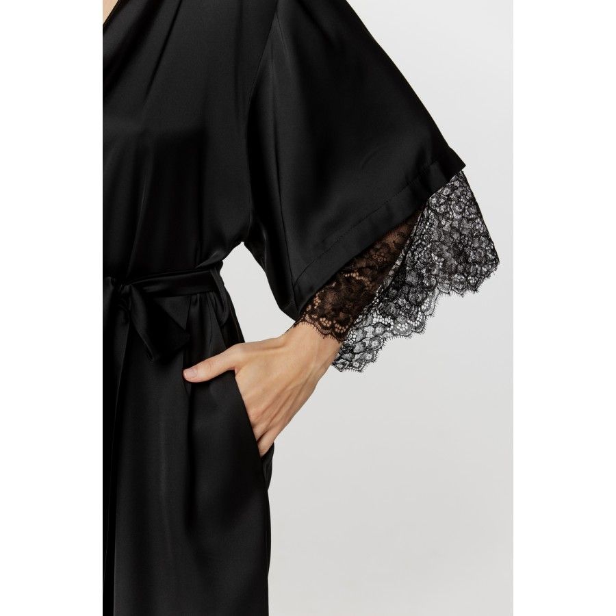 Ladies short dressing gown in soft satin, with three-quarter-length sleeves trimmed with black lace