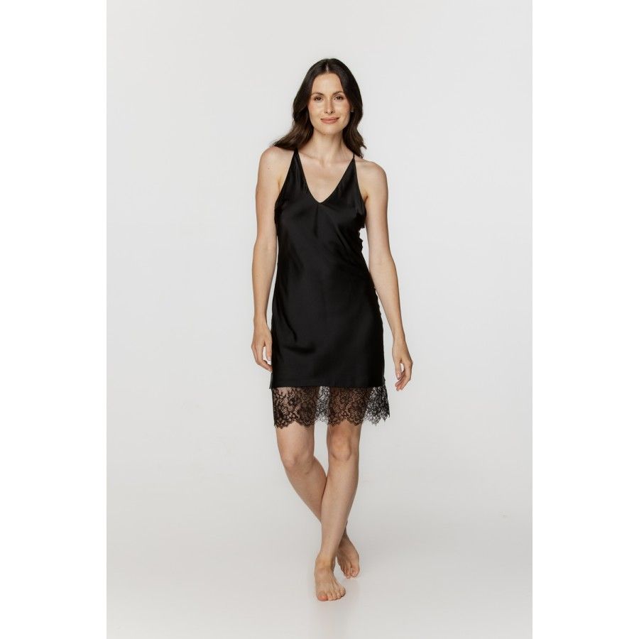 Nuisette femme sexy en satin doux et dentelle noire, fines bretelles et dos nu