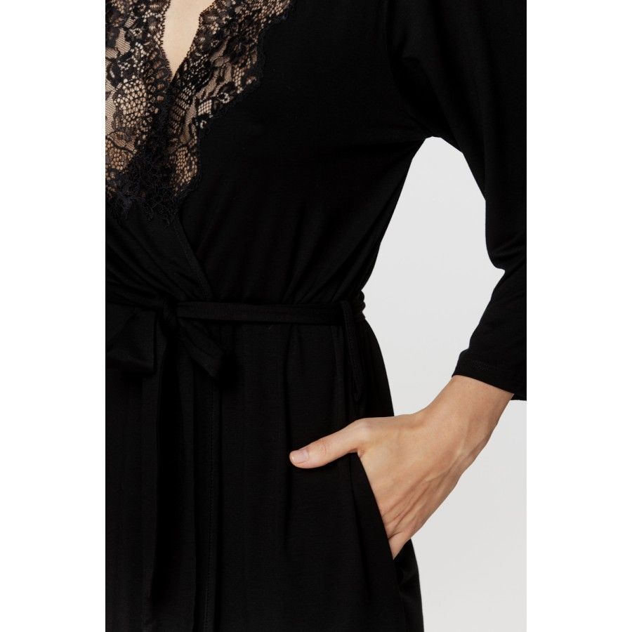 Ladies short and sexy dressing gown in black micromodal and lace
