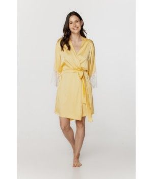 Déshabillé femme court en satin jaune tendre et dentelle