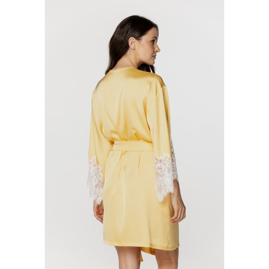 Für Damen: Kurzer Kimono aus kükengelbem Satin und weißer Spitze