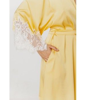 Déshabillé femme court en satin jaune tendre et dentelle