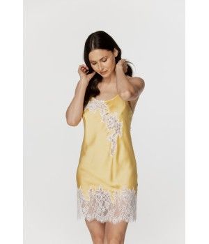 Nuisette femme en satin jaune poussin, dentelle blanche et fines bretelles