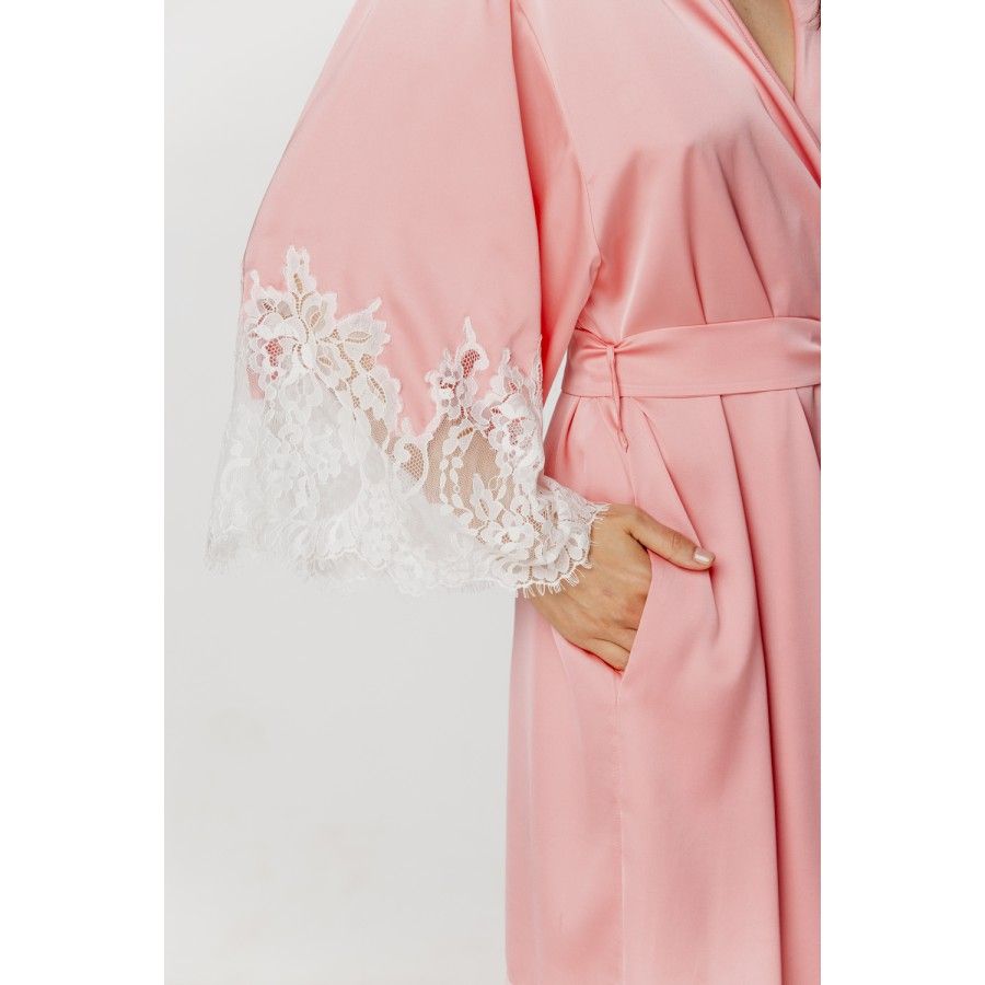 Ladies short dressing gown in tender pink satin and lace