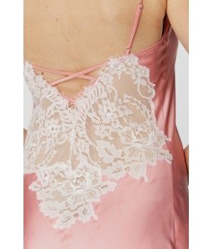 Nuisette femme en satin rose tendre, dentelle blanche et fines bretelles