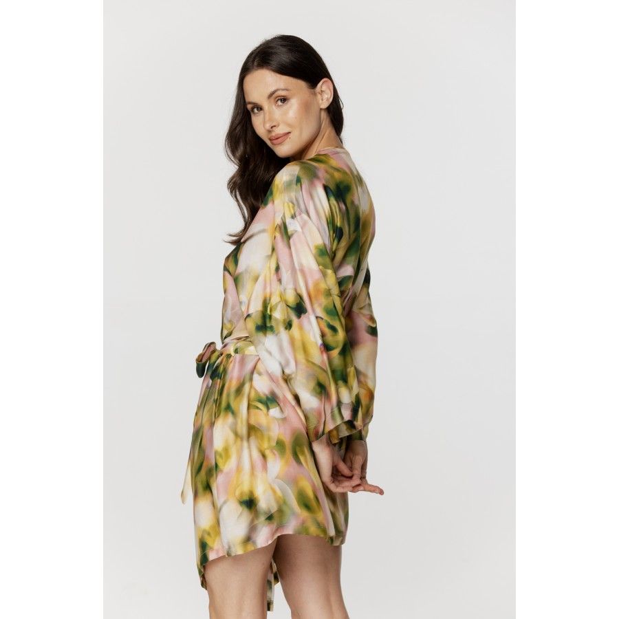 Für Damen: Kurzer Kimono aus Viskose und Seide mit rosa- und kakifarbenem Print 3 - www.coemi-lingerie.com 