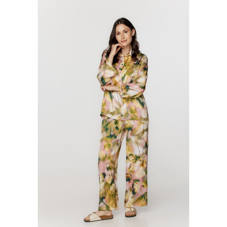 Ensemble d'intérieur / pyjama femme en viscose et soie imprimé tons de rose et kaki Pyjamas - www.coemi-lingerie.com 
