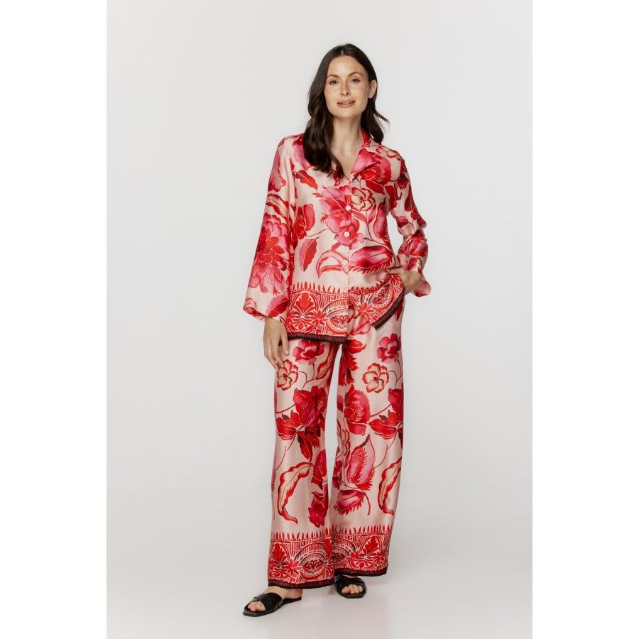Pyjama / ensemble d'intérieur femme en viscose imprimé fleuri tons de rouge Pyjama / ensemble d'intérieur femme en viscose imprimé fleuri tons de rouge