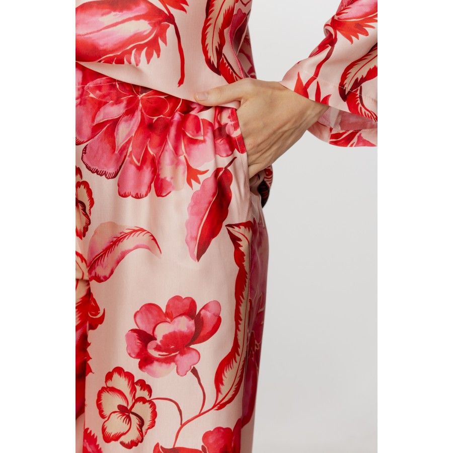 Pyjama / ensemble d'intérieur femme en viscose imprimé fleuri tons de rouge
