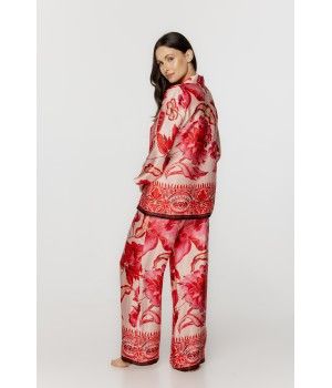 Ladies pyjamas/loungewear outfit in viscose with a floral print in shades of red