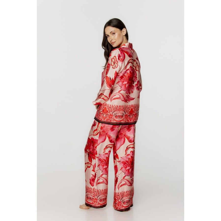 Pyjama / ensemble d'intérieur femme en viscose imprimé fleuri tons de rouge