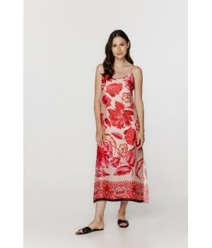 Longue chemise de nuit en viscose, imprimé fleuri tons de rouge, fines bretelles.