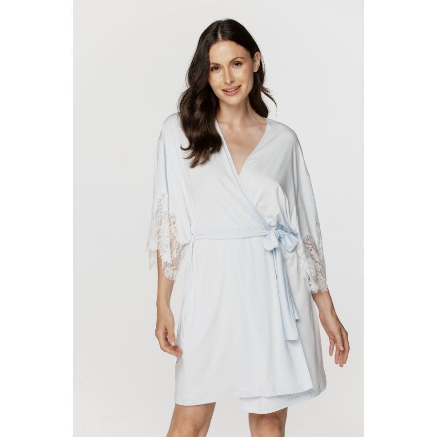 Für Damen: Kurzer Kimono aus Micromodal mit weiten ¾-Ärmeln mit Spitzenbesatz