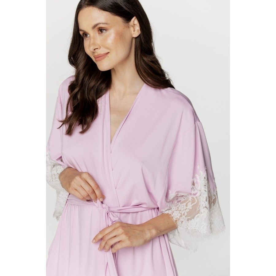 Ladies short dressing gown with loose-fitting, three-quarter-length sleeves, trimmed with lace