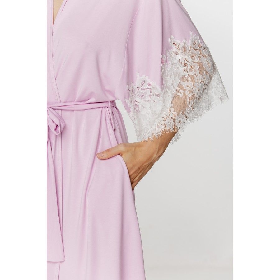 Für Damen: Kurzer Kimono aus Micromodal mit weiten ¾-Ärmeln mit Spitzenbesatz