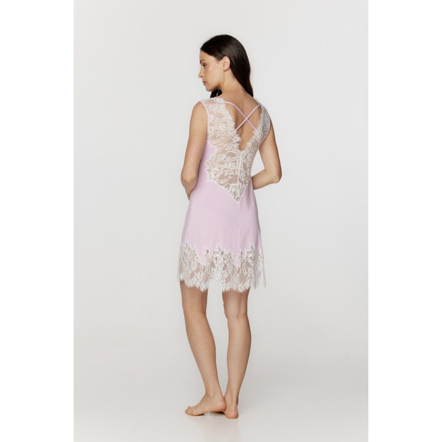 Nuisette femme seyante en micromodal, larges bretelles de dentelle et lacets dans le dos