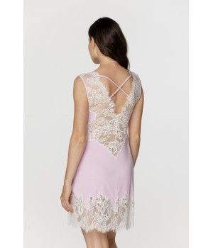 Nuisette femme seyante en micromodal, larges bretelles de dentelle et lacets dans le dos