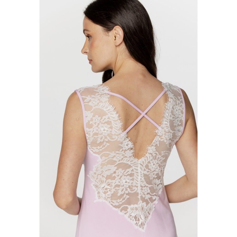 Nuisette femme seyante en micromodal, larges bretelles de dentelle et lacets dans le dos